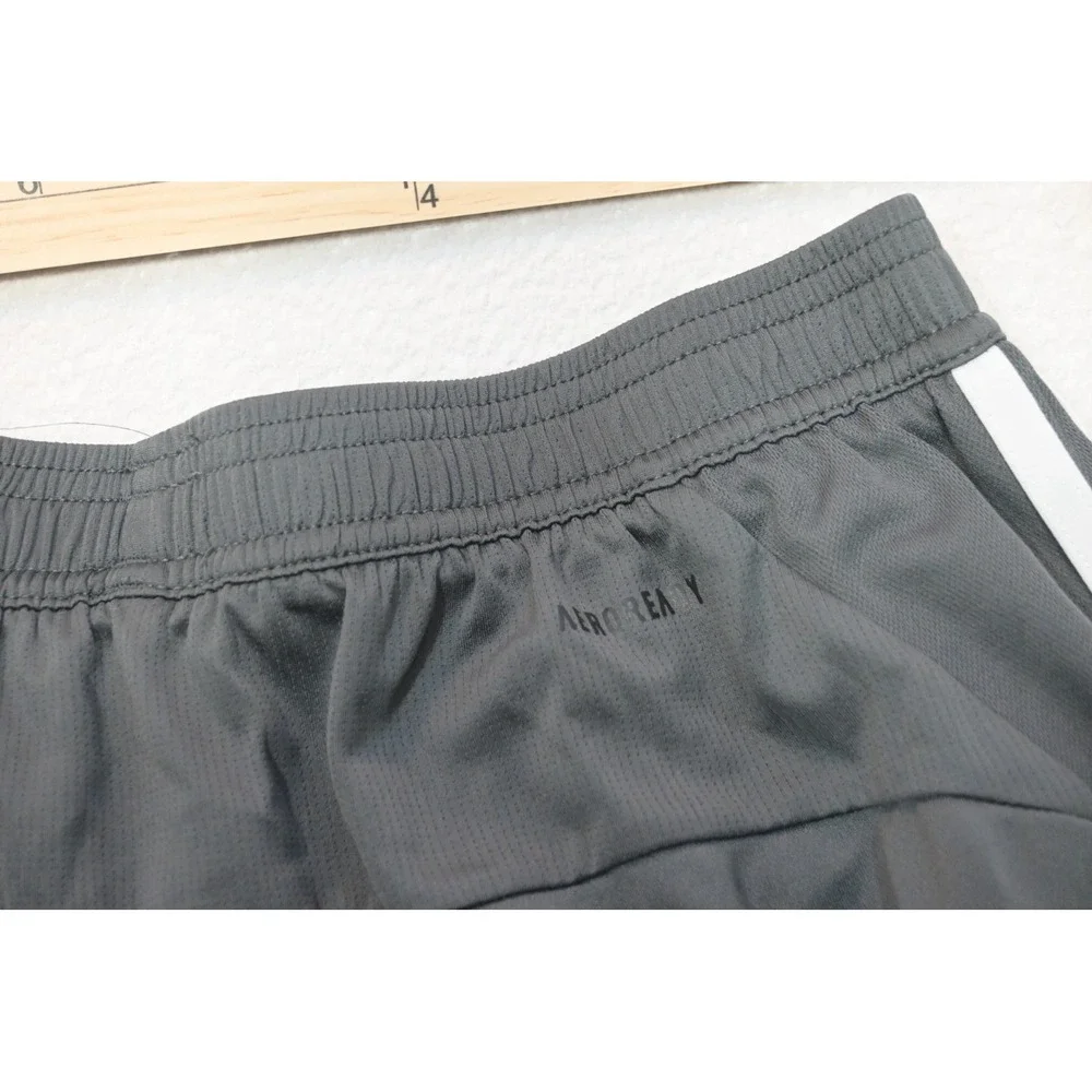 Adidas Athletic Gym Shorts Men Medium Gray Primeblue Aeroready 3-Stripe EUC